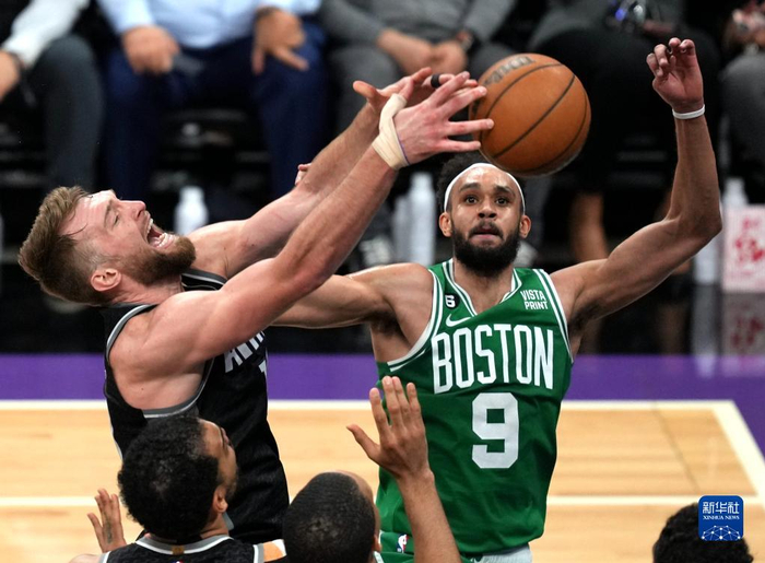 NBA常规赛赛程吃紧；波士顿凯尔特人集结日豪取连胜；赛场秩序良好；更衣室氛围转暖的简单介绍